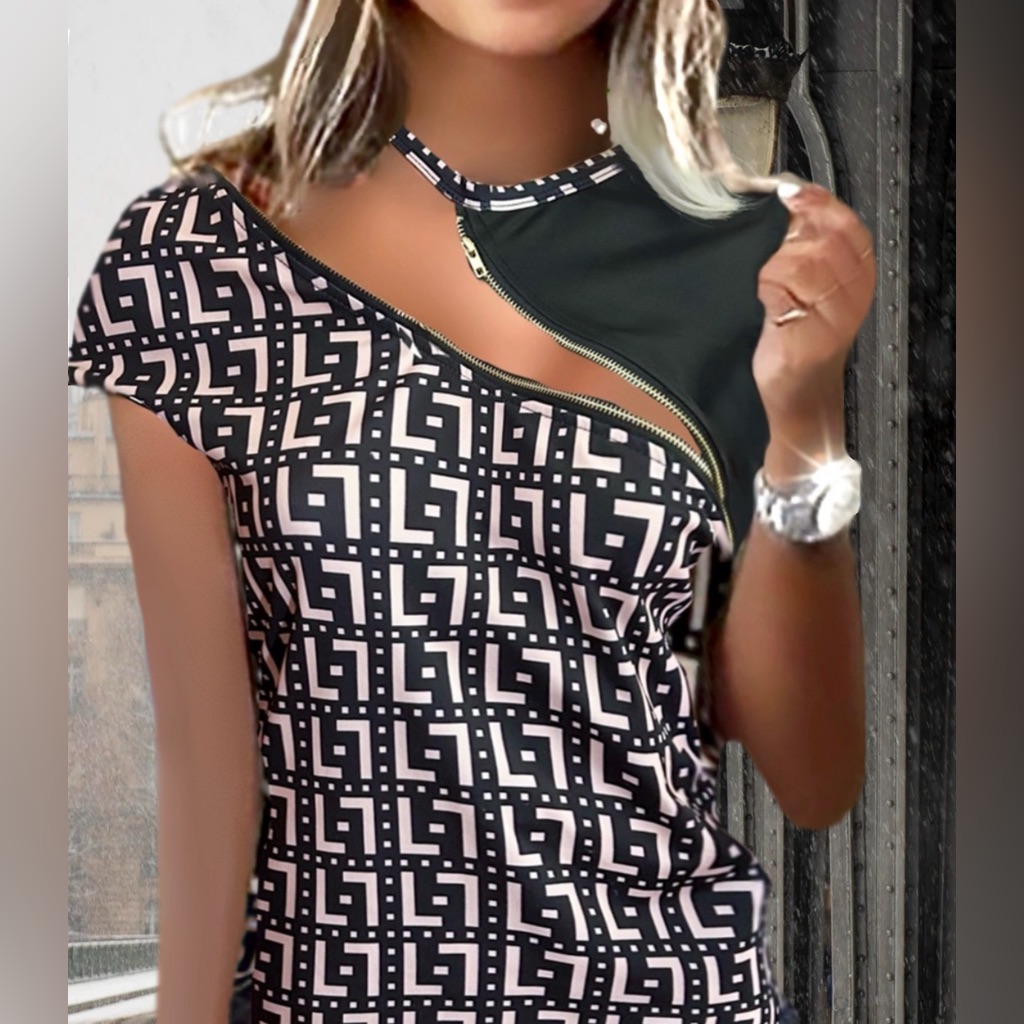 Zipper Detail Cut-Outtee